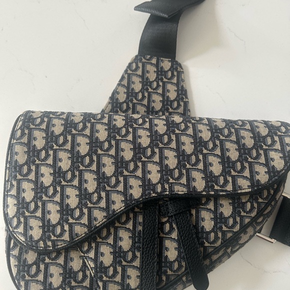 Dior Black and Cream Belt Bag - Picture 2 of 5